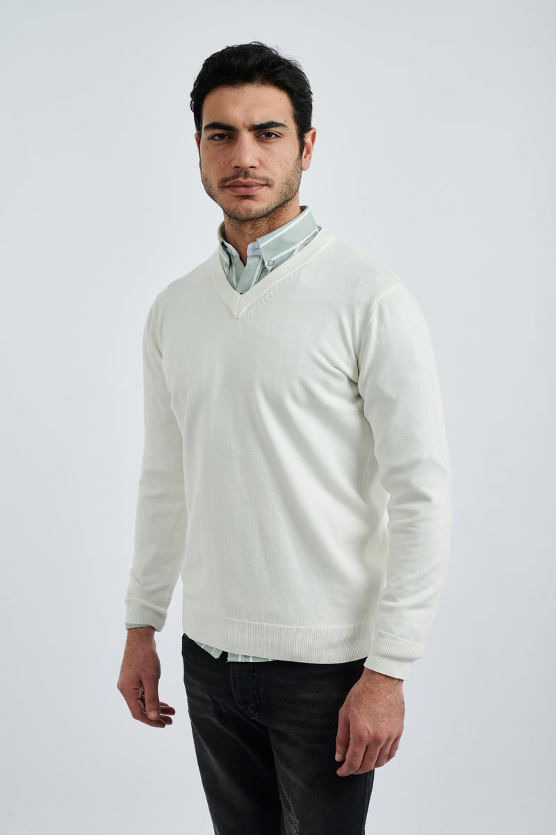 Classic V-neck design suitable for casual and smart-casual outfits